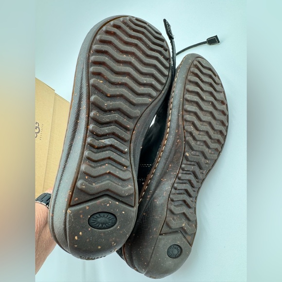 UGG - Cove Black suede, lined ankle boots - size 7 - in Box - Picture 4 of 9